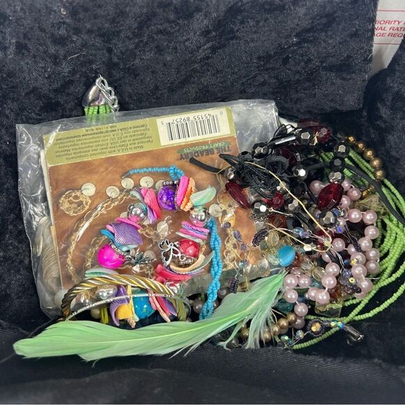 5 pounds of craft jewelry bundle vintage to current for repurpose - Picture 10 of 12